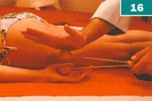 Проведите массаж верхних конечностей - кисти рук